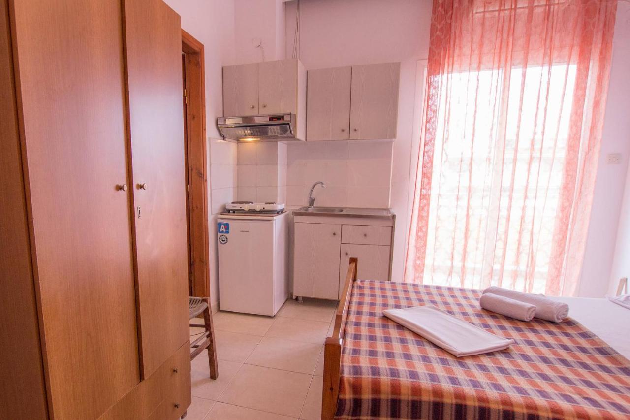 George Laz Rooms Nea Vrasna Exterior photo